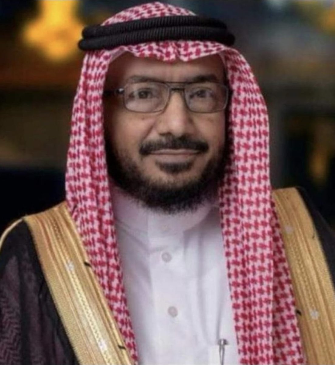 j5000j1's tweet photo. رحم الله الرضا عبدَالصمدْ
كم لنصر اللغة الفصحى صمَدْ
وبدا فينا خطيباً مُفلقاً
شاعراً في بحره جزرٌ ومَدّْ
ظل في التأثير محمودَ السنا
وبفجر اليوم للموت استندْ
طبتَ يا شيخ بما قدّمتَه
من حذا حذوك في أمنٍ رقَدْ
جبران سحّاري
الأربعاء ٢٦/ ٧ / ١٤٤٥هـ.
@ABDULSAMAD_1959
@abdulmajeed0096
@MahdiAlsrori
@alibahkali
@DrSumili