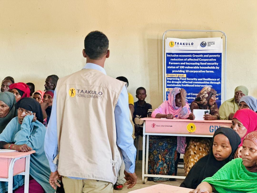 TaakuloSomali's tweet photo. Training for cooperative farmers in Ceel Midgan village is underway, empowering communities with sustainable farming methods.  Strengthening food security and resilience through knowledge and collaboration! 

Thanks to Danish Muslim Aid @DM_AID for investing in humanity. https://t.co/GXYYb84BKJ