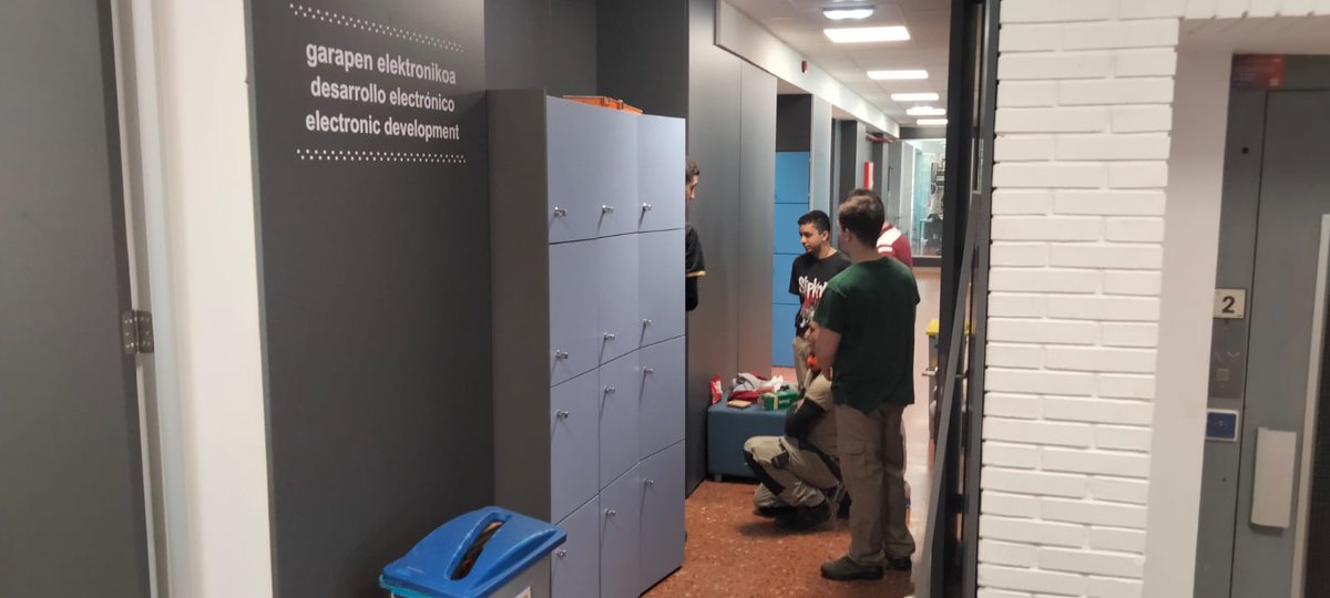 Alorren arteko elkarlanaren emaitza ikusgarria! 👏#ETHAZI ereduaren beharrei erantzunez, ME3 ziklorako takillen egokitzapenaren diseinuan bidelagun eta exekuzioan maixu! 2IA2 taldearen  "Altzari modularra"  erronka. Esker mila <a href="/maderabidasoa/">MADERAMUEBLE BIDASOA</a> 💪💪
<a href="/fpbidasoa/">CIFP BIDASOA LHII</a>
<a href="/elektrobidasoa/">ELEKTRONIKA BIDASOA</a>