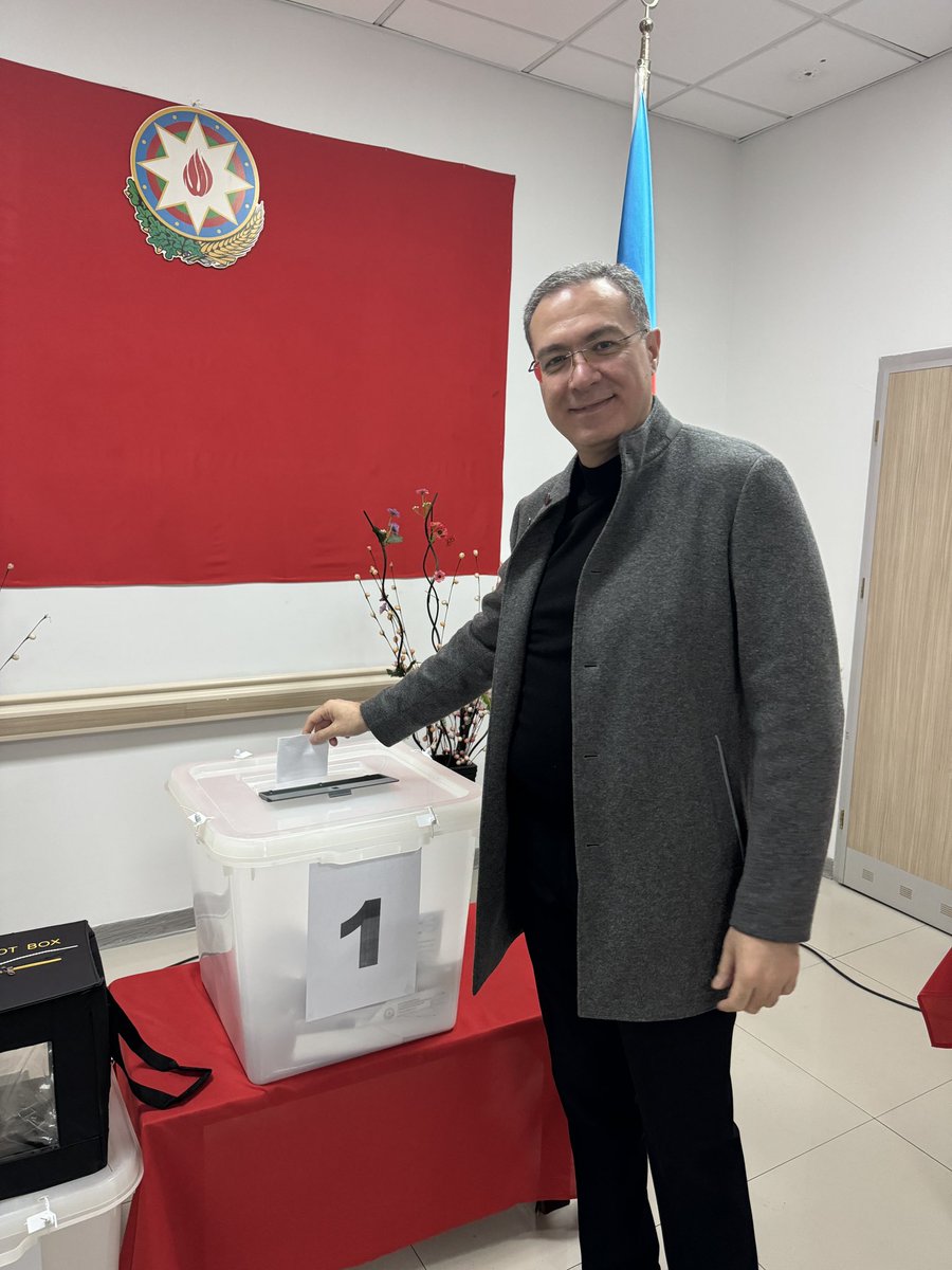 ShahmarM's tweet photo. Mən öz Prezidentimə səs verdim! Bəs sən? #QalibXalqınQalibLideri https://t.co/zOQMKSJjn9