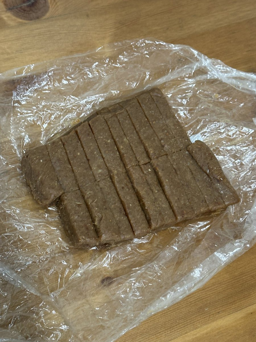 cocowell_intern's tweet photo. こんばんは！インターン3日目です✨

オフィスで作業していた私たちに社員の方がキャラメル食べる〜？☺️と出してくださったのは、ココナッツオイルを使用したきな粉味のキャラメル！🥥
舌触りなめらかで、きなことほのかに香るココナッツの相性最高でした…😮‍💨

明日は店頭に立ちます、ドキドキ…💖 https://t.co/3TYQAOwju7