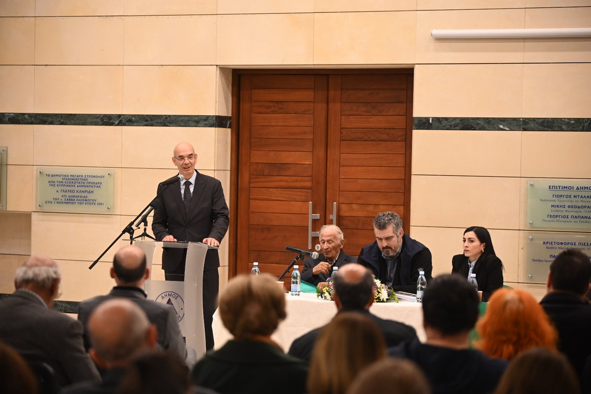 📸 Παρουσίαση βιβλίου 'Ο Στρόβολος ΚΑΘΟΔΟΝ', ένα οδοιπορικό για τα οδωνύμια του Στροβόλου Ευχαριστούμε τον Υπουργό Μεταφορών Αλέξη Βαφεάδη @MinTCWCy & τους συγγραφείς, Ελίνα Παγκρατιάν και Πέτρο Θεοδοσίου & τον επιμελητή της έκδοσης δρα Κυριάκο Ιωάννου. #dimosstrovolou #Cyprus