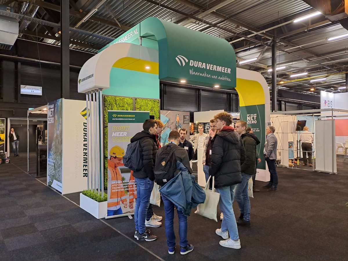 Gisteren heeft #DuraVermeer op de #InfraRelatiedagen weer een groot aantal studenten weten te inspireren voor de prachtige infrasector tijdens de college tour. Ook vandaag staan de collega's van Dura Vermeer voor je klaar op stand 339. #opnaarnetzero