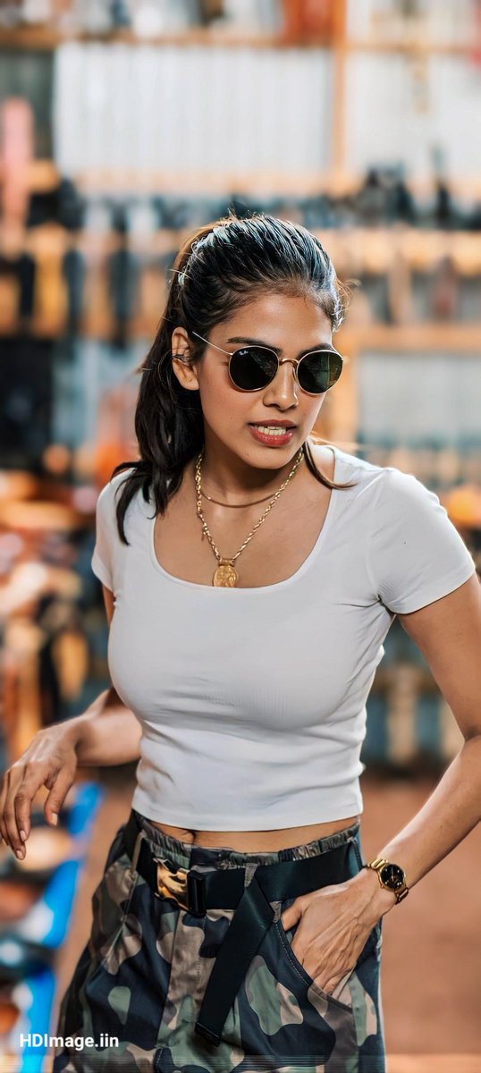 SpideyPostsWeb's tweet photo. #MalavikaMohanan https://t.co/96cLCTX43a