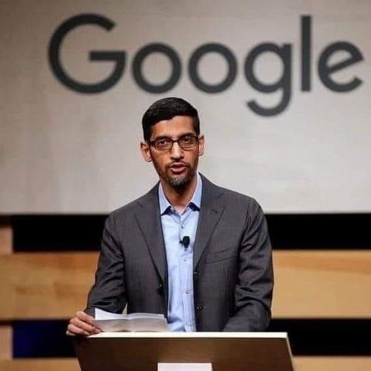 O Διευθύνων Σύμβουλος της Google Sundar Pichai έδωσε μια ομιλία σε μόλις 60 δευτερόλεπτα📷 και είπε..
"Φανταστείτε ότι η ζωή είναι ένα παιχνίδι με 5 μπάλες που τις πετάτε στον αέρα προσπαθώντας να μην πέσουν. Μία από αυτές είναι από καουτσούκ και οι υπόλοιπες από γυαλί.
Οι πέντε