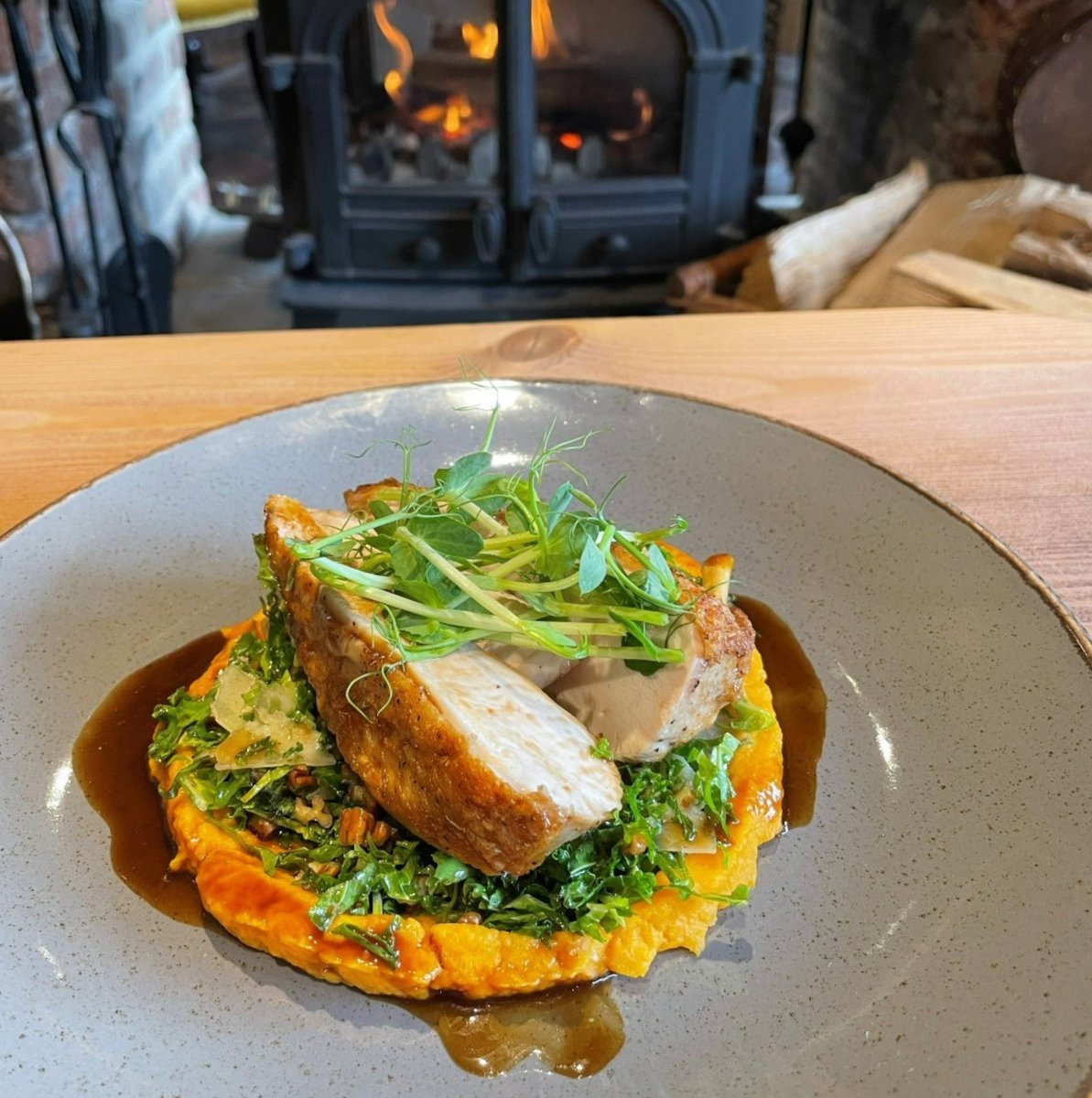 BottleGlassPub's tweet photo. February feast alert! Book a table with us and indulge guilt-free with 50% off all dishes on the main menu. Wed-Fri, from 12 till 5pm, all month long!

Let the delicious savings begin! 🍽️

#FebruaryFeast #SavingsGalore #CountyPub #DogFrienlyPub https://t.co/14hYEY2xyn