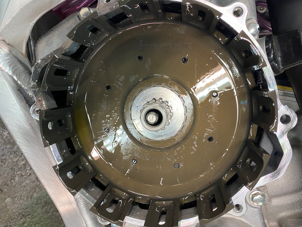 team_shirota's tweet image. YZ250のクラッチシステム最解適！？
サポートライダー大塚選手@otsukakougiyoのYZ250XにHINSON製クラッチバスケットとSUTER製クラッチをインストール。
SUTERクラッチはダイヤフラムスプリングを採用する事で外車並(それ以上)のクラッチフィーリングを実現します！
#YZ250X #HINSON #SUTER #moto禅