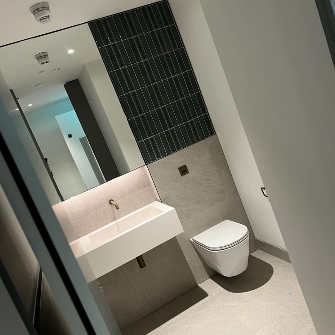 washroom_tweets's tweet image. Check out our latest project on Copthall Avenue where we&apos;ve installed our Alto Cito cubicles, which are designed with an outwards opening function to provide swift access in an emergency situation. Let us know what you think? #ModernWashroom #WorkspaceSolutions