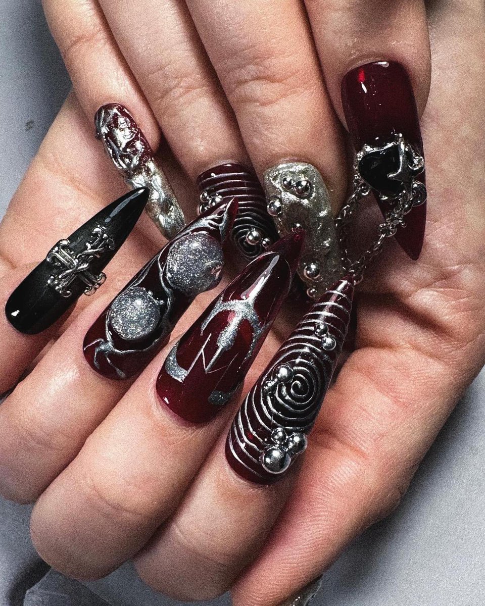 For this upcoming European tour, don’t miss out on the first ever Ashen nails ✨⚔️ We are pleased to present to you the Ashen press-on nails created by the one and only Jessi (instagram.com/jessiculottes_…) You will recognize the nails worn by Clem in Chimera, Niels in Angel, and the…