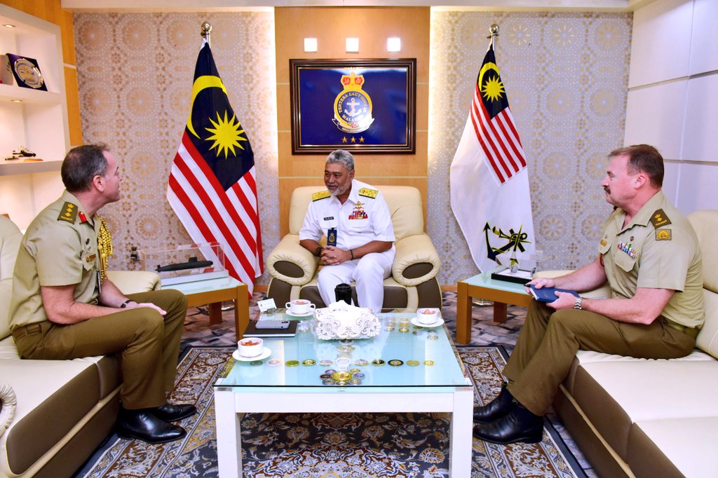 G'day to you!
TPTL Laksdya Dato' Zulhelmy bin Ithnain telah menerima kunjungan hormat Col Corey Jason Shillabeer, Penasihat Ketenteraan dari pejabat Pesuruhjaya Tinggi Australia di Malaysia.
#NavyUpdate 
#DiplomasiPertahanan
