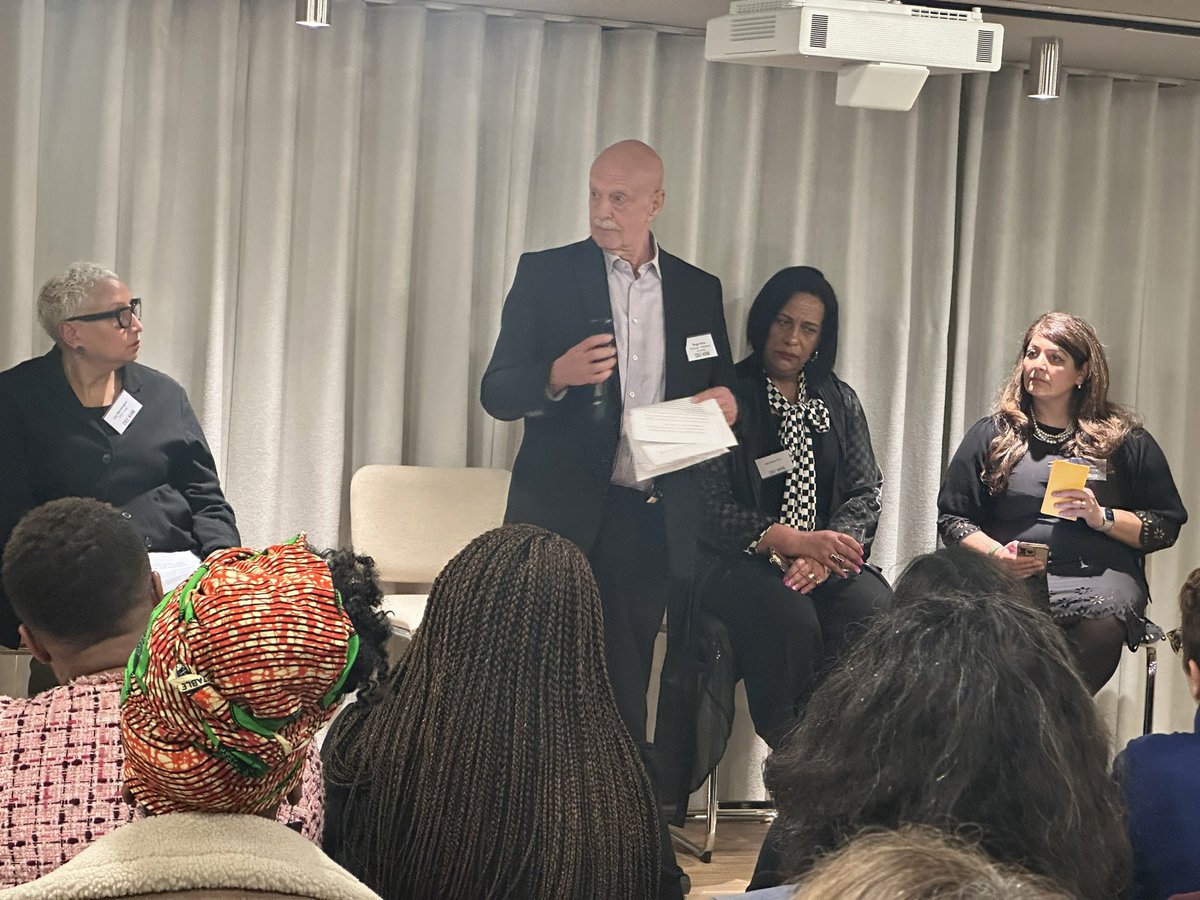 Powerful full-house launch of Too Hot to Handle report on racism in NHS. Thanks @clearmind67 @rogerkline @braphumanrights @_ShaziaKhan & great meeting justice fighters @okarimurol @svig2 @eveosh @VijayaNath1 Reports aren’t ends in themselves & must become springboards for change