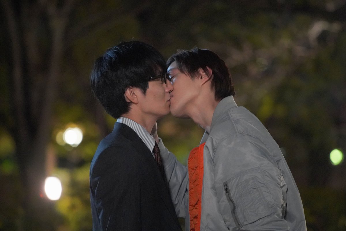 好きやねんけどどうやろか』仮面ライダー同士のキスが海外でも話題沸騰