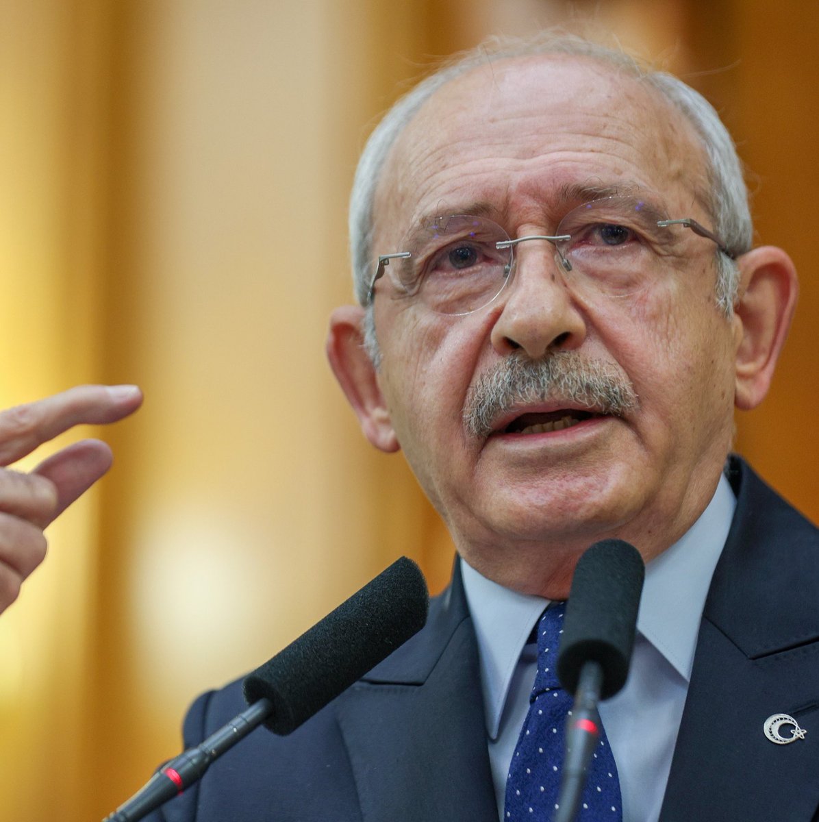 durushabercom's tweet photo. Kemal Kılıçdaroğlu: 

"Siyaseti bırakmadım. 15-20 günde bir, akademisyen grubuyla Türkiye’nin ve dünyanın sorunlarını konuşuyoruz." https://t.co/eMvublTaQx