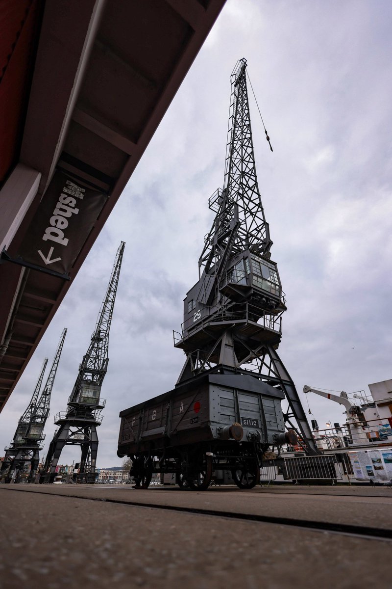 UkAnvil's tweet photo. 2 more shots from my wander around #Brostol on Monday, left photo I took first, but then thought about getting lower, cant decide which I think is better π€ #Mshed #BristolHarbour #ThePhotoHour #amateurphotographer #docks #crane #vintage https://t.co/OgII2gqddY