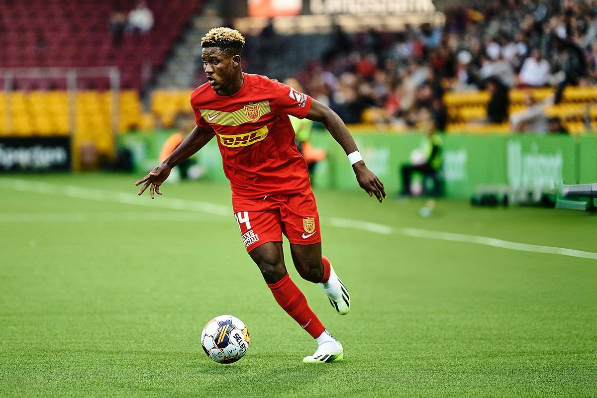_owurakuampofo's tweet photo. 🇬🇭 Ibrahim Osman has completed his medical ahead of a summer transfer to Brighton &amp; Hove Albion. FC Nordsjaelland accepted an offer around €19.5 million from the Premier League club. West Ham tried to sign the teenager during the winter transfer window [@David_Ornstein] https://t.co/mrmO6ne6zJ