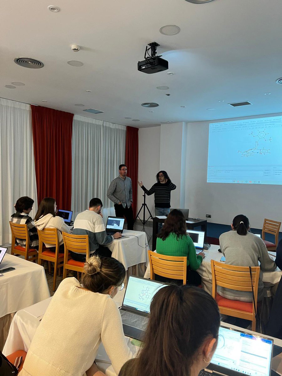 EmilioZahinos's tweet photo. Hoy finalizamos el XV Workshop de resolución estructural mediante difracción de rayos X. Tres días trabajando y aprendiendo de forma práctica. En Almuñécar, Granada. #quimica #ciencia @RSEQ_STExt https://t.co/G7wcldIEeG