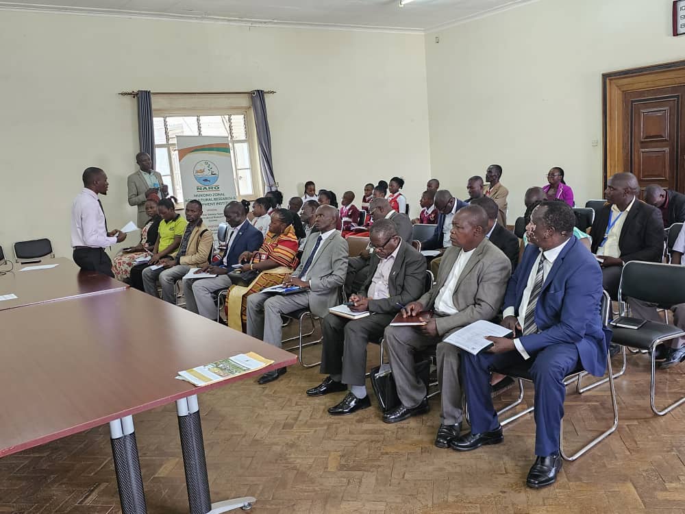 Happening now: <a href="/NARO_MUZARDI/">NARO_MUZARDI</a> partnering with <a href="/BucadefUg/">Buganda Cultural & Development Foundation(BUCADEF)</a> to train Abataka and Abaami on urban farming for #FoodSecurity #incomes #limitedspaces <a href="/narouganda/">NARO Uganda</a> <a href="/BarbaraZawedde/">Barbara M Zawedde</a> @BugandaOfficial <a href="/MAAIF_Uganda/">MAAIF 🇺🇬</a>