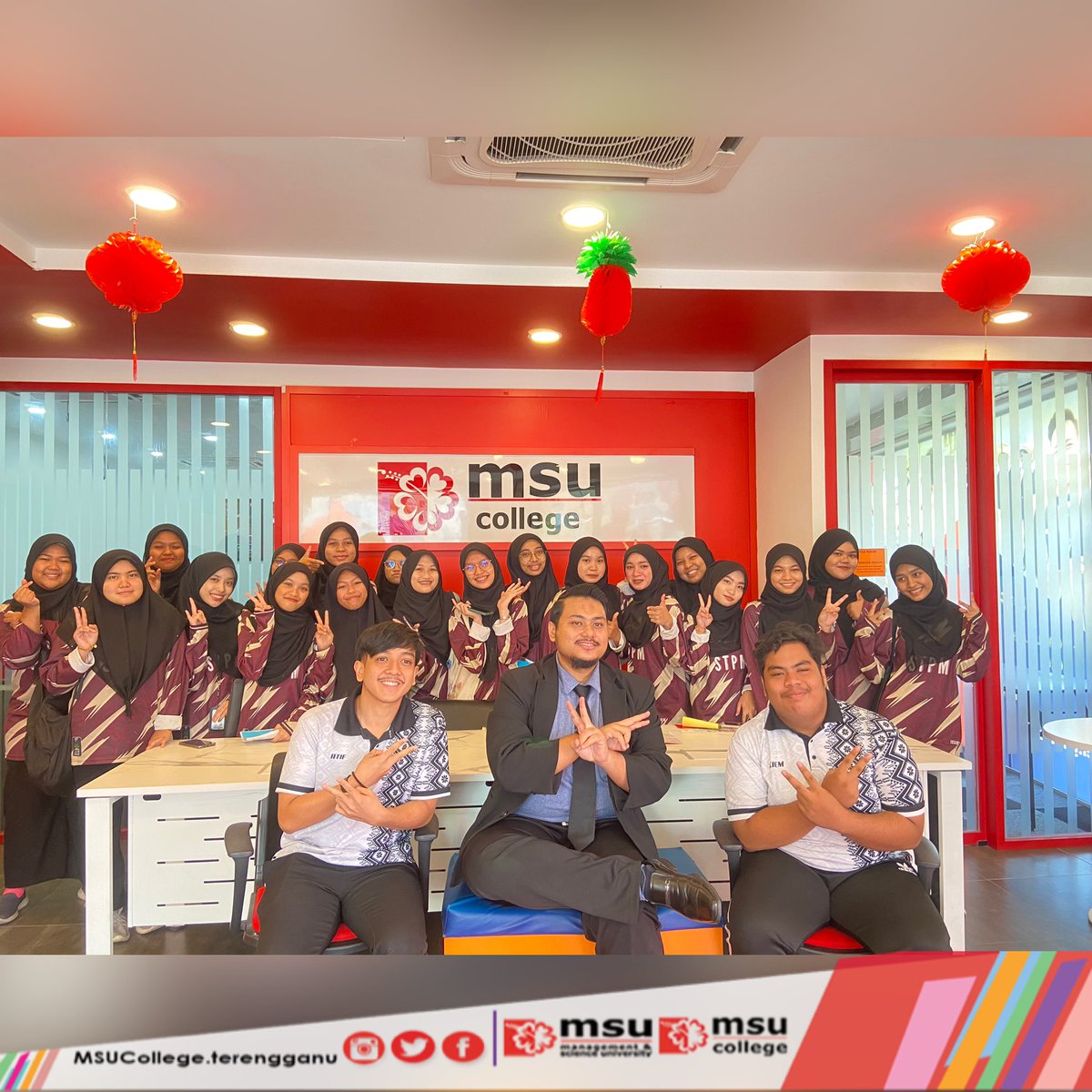 MSUcollege_trg's tweet photo. We are delighted to welcome students from SMK Bukit Tunggal to #msucollegeterengganu today. Hoping that our sharing session benefited you in a great way!
#transforminglives
#enrichingfuture
#stpm2023 #stpm2022
#spm2023 #spm2022
#diploma
#matrikulasi https://t.co/R1G12zwsdD