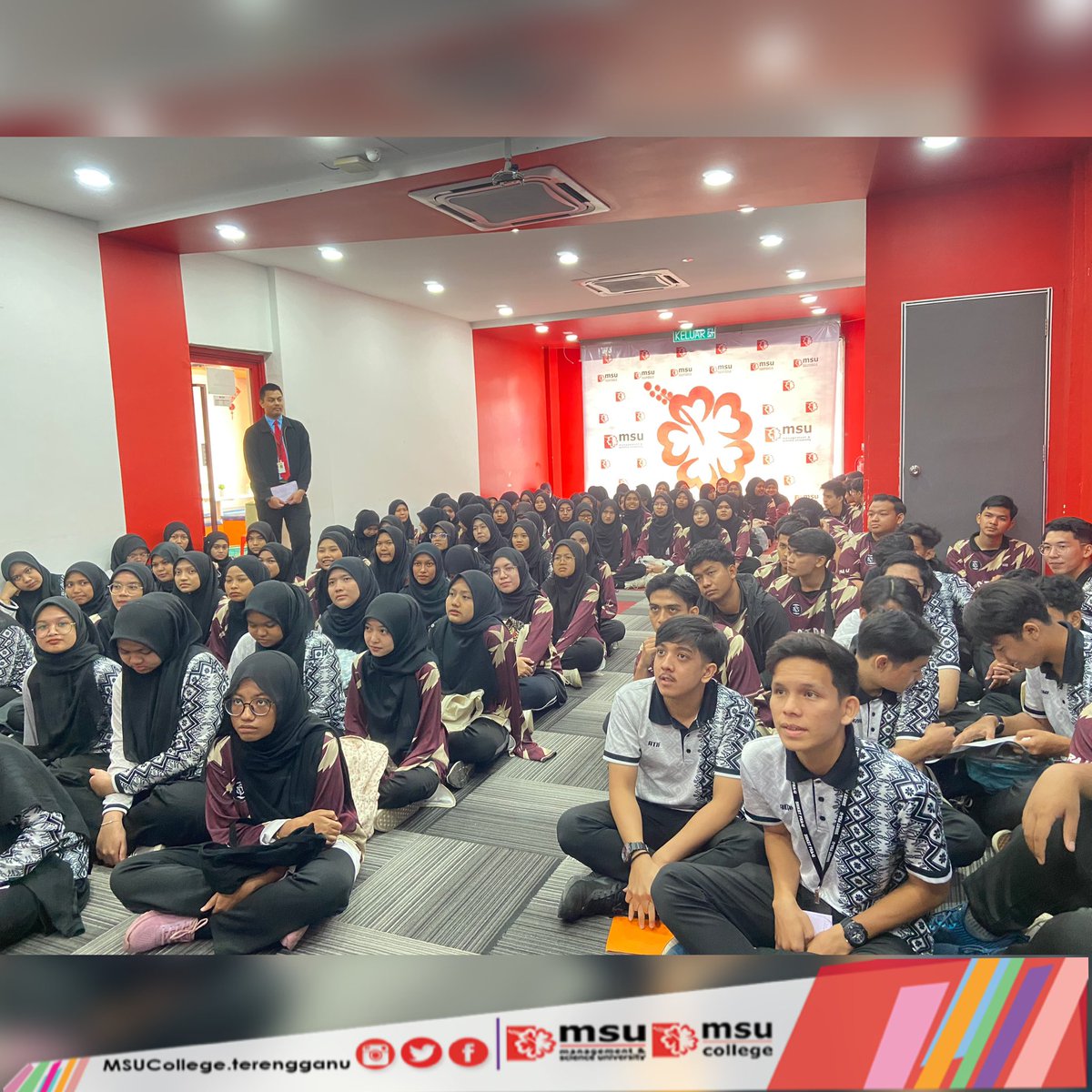 MSUcollege_trg's tweet photo. We are delighted to welcome students from SMK Bukit Tunggal to #msucollegeterengganu today. Hoping that our sharing session benefited you in a great way!
#transforminglives
#enrichingfuture
#stpm2023 #stpm2022
#spm2023 #spm2022
#diploma
#matrikulasi https://t.co/R1G12zwsdD