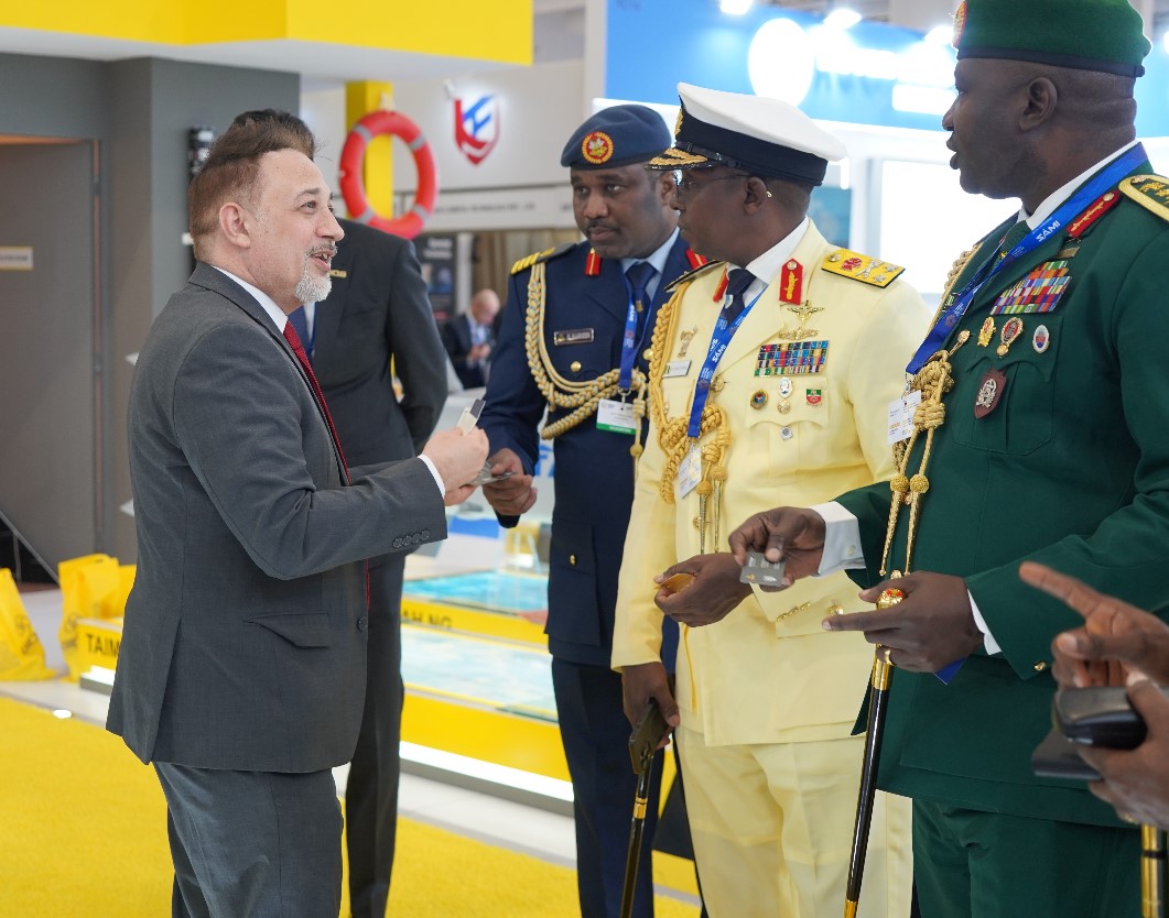 Defence_IDA's tweet photo. #IDA_EXCLUSIVE
CEO of the Global Industrial & Defence Solutions, Pakistan warmly welcomes the Chief of Defence of the Nigerian Armed Forces with his delegation at the #GIDS pavilion during the World Defense Show 2024. #WDS2024
🇵🇰🤝🇳🇬 https://t.co/AIEkycoal9