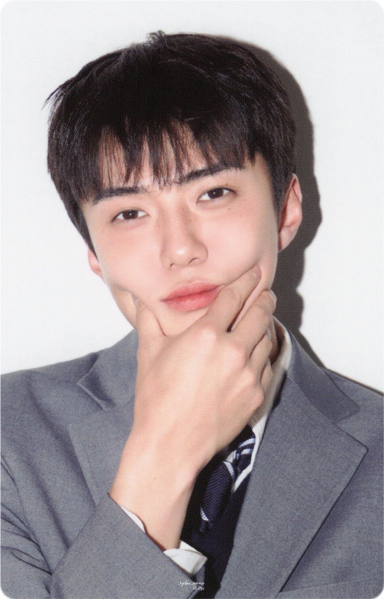 세훈이피부말랑말랑한것봐