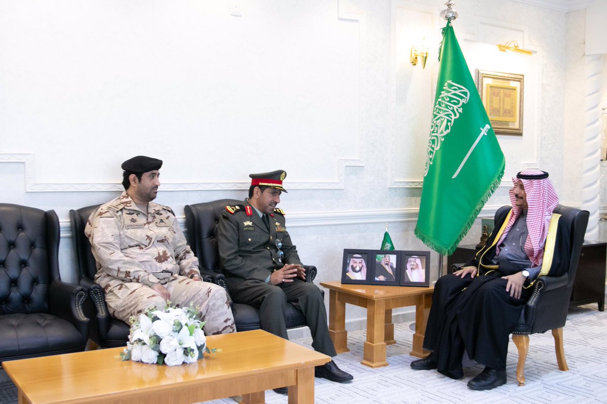 استقبل صاحب السمو الامير عبدالرحمن بن عبدالله بن فيصل آل سعود محافظ حفر الباطن قائد قوات الطوارئ الخاصة العقيد علي بن زيد ال طالب والذي باشر عمله أمس الثلاثاء الموافق ٢٥ / ٧ / ١٤٤٥ للهجرة.