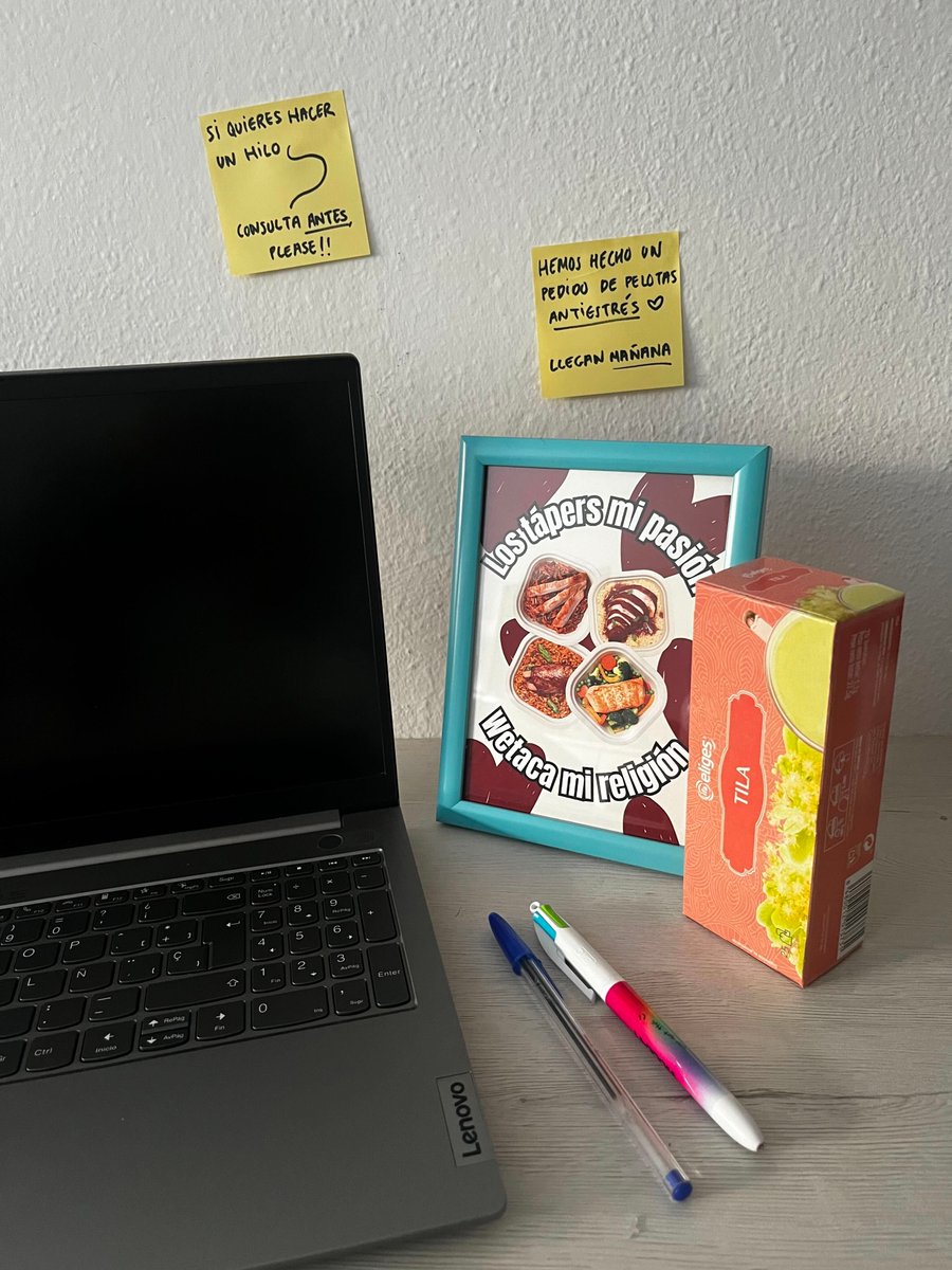 acabo de entrar como nueva CM y me han dejado la mesa de la oficina tal que así

buenos días supongo