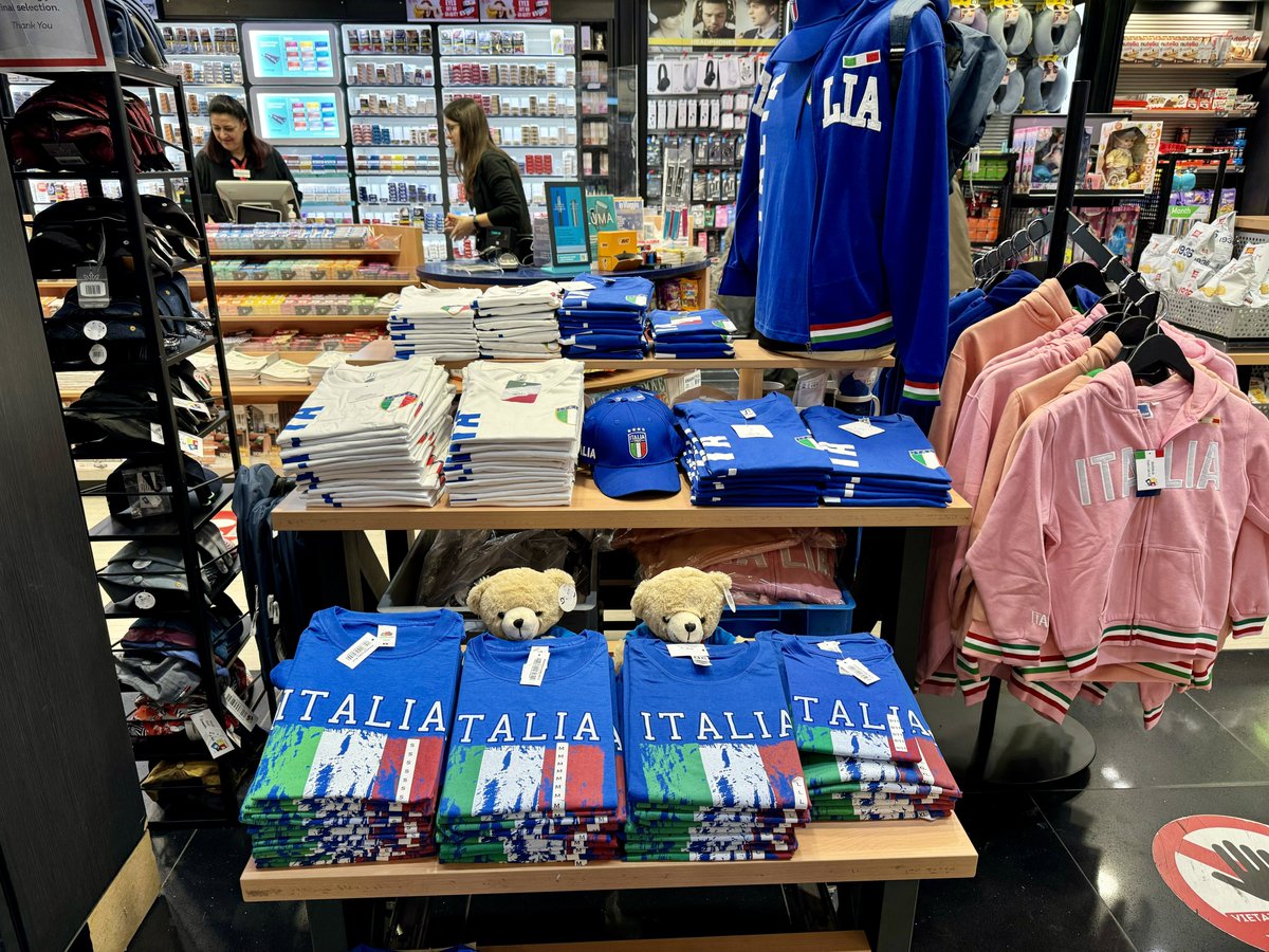 toomore's tweet image. Today is the last day at Europe, we’re all going back to Taiwan. Hope next year we still have a chance to attend #FOSDEM again. Thanks for all dropped by our booth and let’s us to share our efforts in open source in Taiwan. #OCF #COSCUP