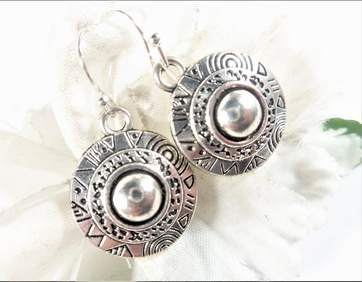 valroseshowers's tweet photo. Silver Shield Earrings, Tribal Womens Jewelry, Geometric Circle Charm Clip Ons, Southwestern Style Lightweight Posts, New Mexico Teen Gift https://t.co/AAQMAT3SQJ #EtsyShop #EtsySeller #SantaFe #NewMexico #UniqueStatement https://t.co/LaxOHFQKCk