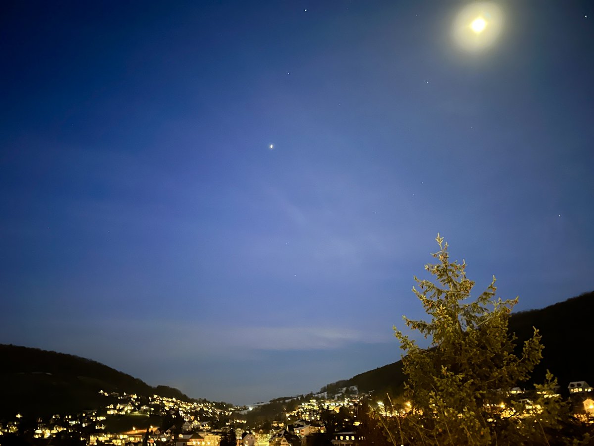 CaitlinKrause_'s tweet image. Moment of wonder: A good friend and I spied the ISS (bright point right in the center) as it crossed the sky, right on time, on a moonlit night with a sparkling city valley below us. Love moments like this. Pure awe.
#momentofwonder #wellbeing #InfectiousGenerosity #spreadthegood
