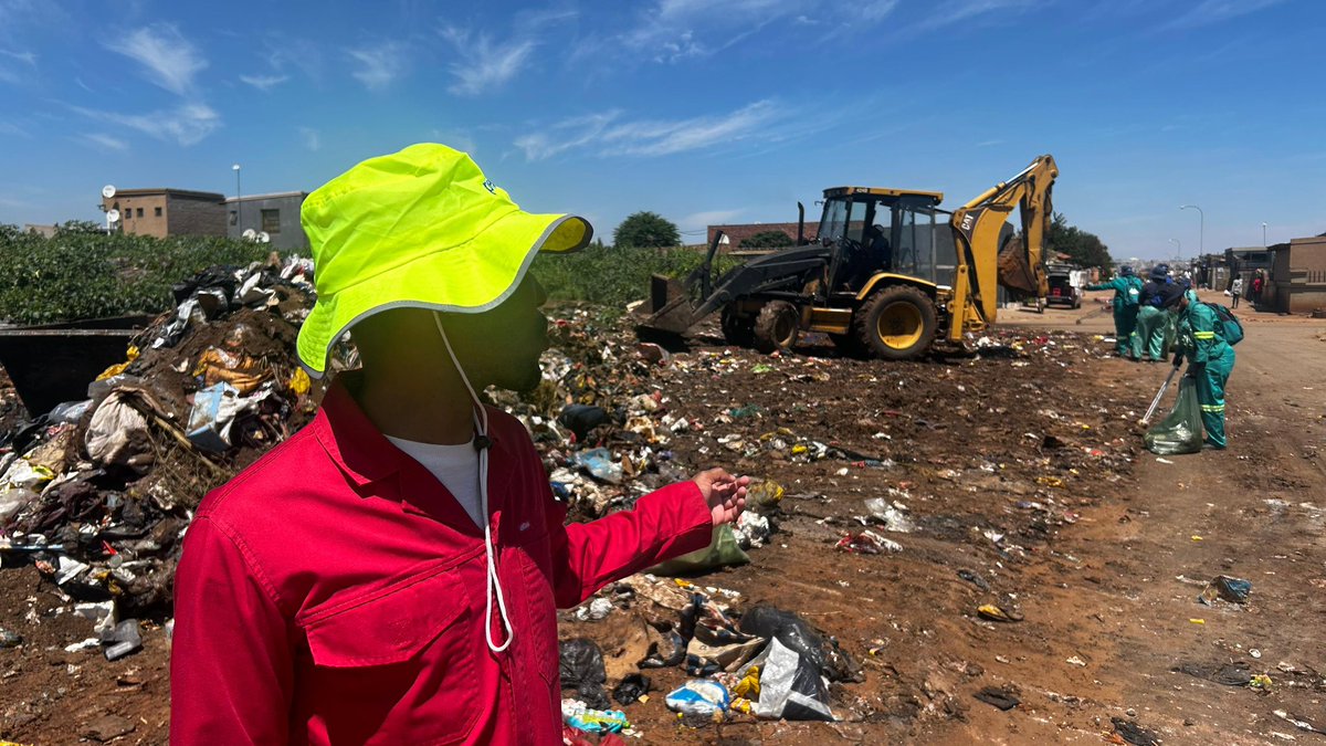 ♦️Currently Undeway♦️ MMC for Environment & Waste Management Cllr Leshaka Manamela in Thembisa , Winnie Mandela on a #CleanYourKasiManjeNamhlanje program to continue with the war on illegal dumping, the war which will relentlessly be fought. #CleanYourKasiManjeNamhlanje.