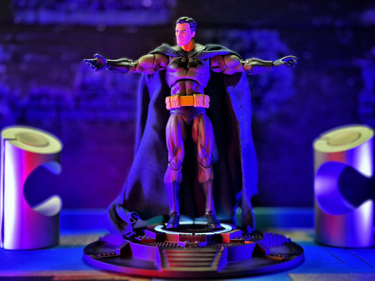 yellowsurfer80's tweet image. After falling and fracturing his skull. The Batman is back.

#brokecollector80 #ihavemoretoysrhanyourkids #geekzone #zetravelinggeek #batman #batmanhush