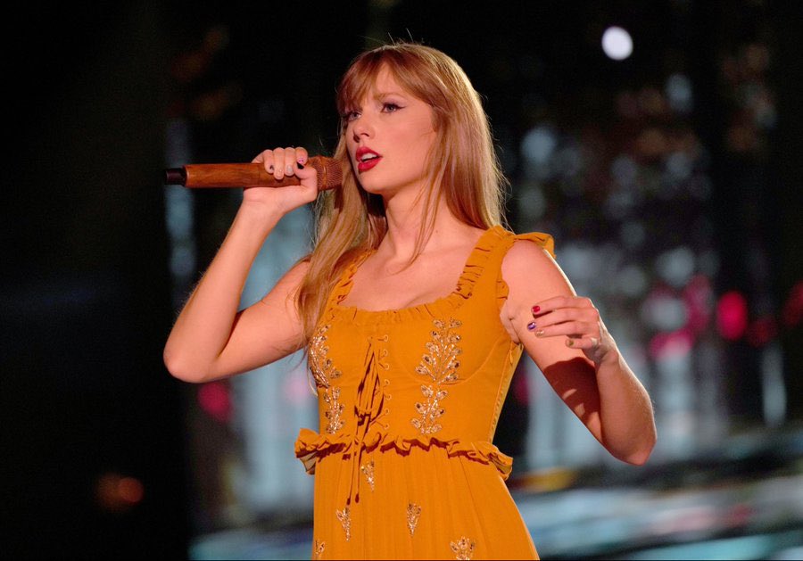 tswifterastour's tweet photo. 🚨| "'tis the damn season" has survived and has carried on to the setlist for Taylor Swift's 'The Eras Tour' in 2024! https://t.co/2s4ON1QyG3