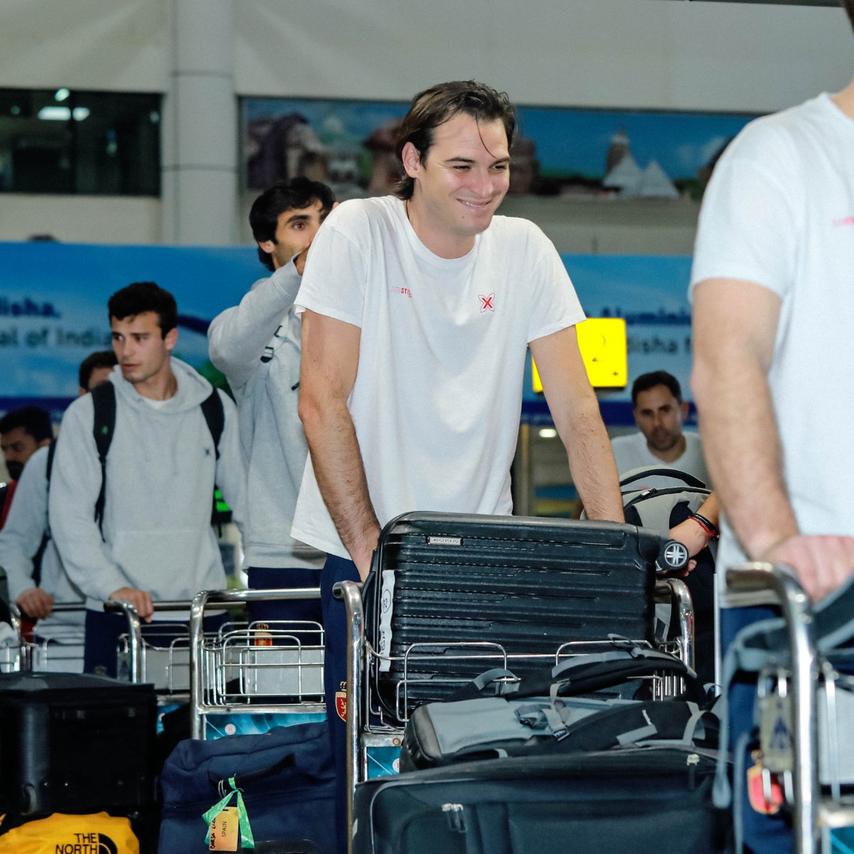 rfe_hockey's tweet photo. 👋 Hi, 🇮🇳
💪 Nuestra ABSM ya está en India para disputar sus encuentros de FIH ProLeague
Let's go! 🍿
📸: @hockeyindia
#HockeyEspaña | #RedSticks https://t.co/qXrmjMAjfm
