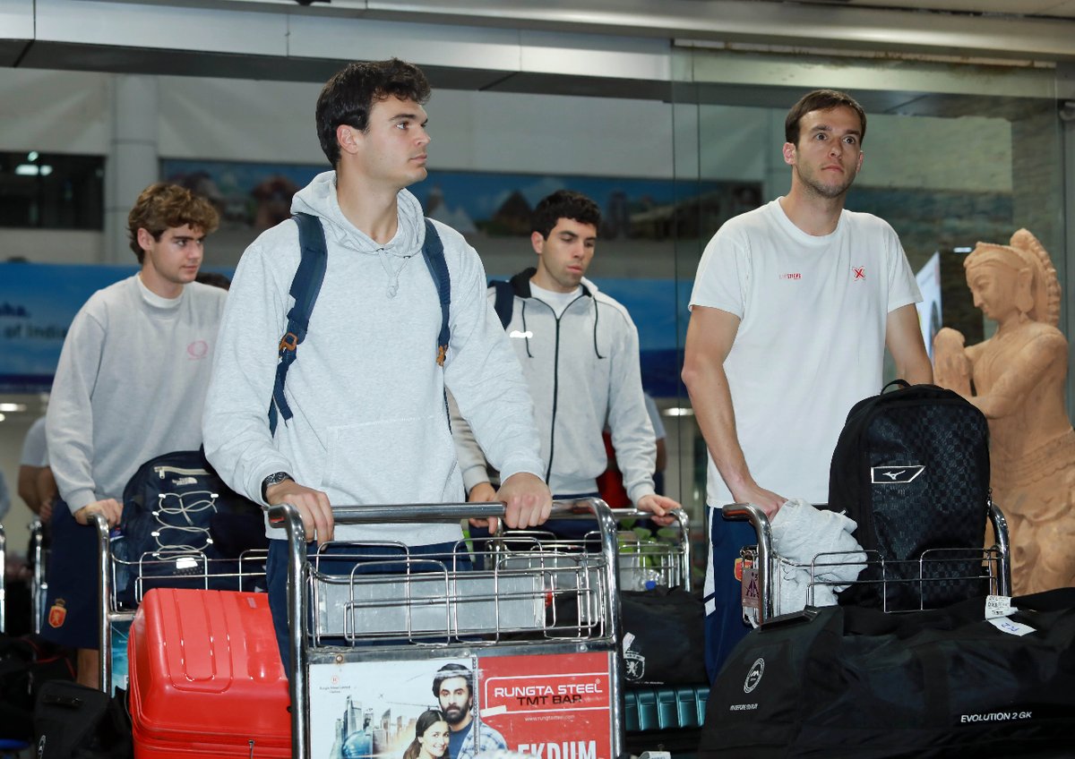 rfe_hockey's tweet photo. 👋 Hi, 🇮🇳
💪 Nuestra ABSM ya está en India para disputar sus encuentros de FIH ProLeague
Let's go! 🍿
📸: @hockeyindia
#HockeyEspaña | #RedSticks https://t.co/qXrmjMAjfm