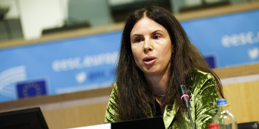 Cedefop's tweet photo. 🔹🔸 Ramona David presenting Cedefop's research on #learning-conducive work environments and Pier Paolo Angelini leading a group exercise.
5th policy learning forum on #UpskillingPathways with @EU_EESC.
#EuropeanYearofSkills https://t.co/cuDzRrhqbG