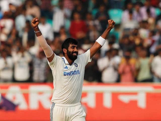 JayShah's tweet photo. Big congrats to @Jaspritbumrah93 for his remarkable achievement as the fastest Indian pacer to hit 150 Test wickets and securing the top spot on the ICC Men's Test Bowler rankings with his outstanding 6/45 performance!
@BCCI https://t.co/82ZRUlpMci