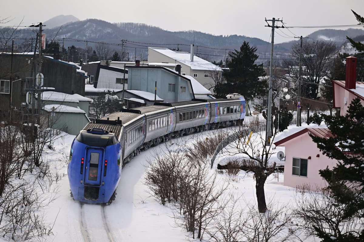 Aws210CG's tweet photo. 今日撮影したキハ283特急大雪ですが
面白いことするわぁ〜（笑）

#キハ283
#特急大雪
#結露で落書き？ https://t.co/LckMdxUkEH