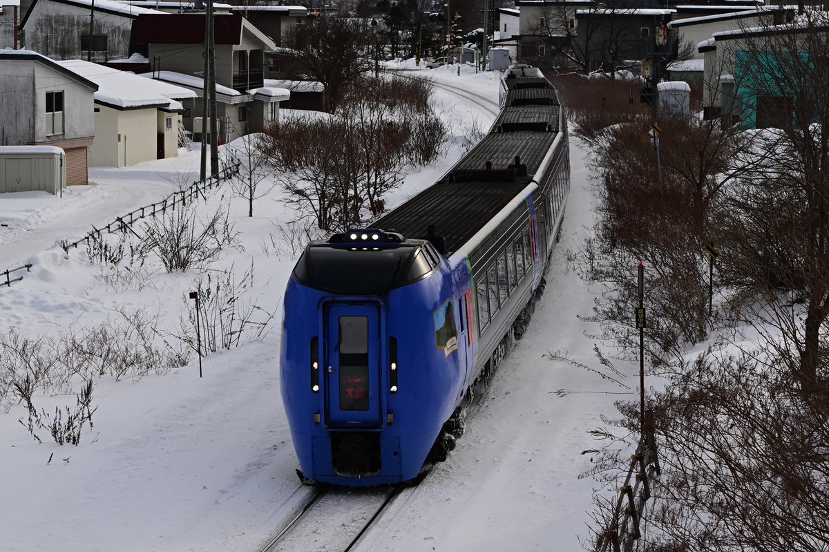 Aws210CG's tweet photo. 今日撮影したキハ283特急大雪ですが
面白いことするわぁ〜（笑）

#キハ283
#特急大雪
#結露で落書き？ https://t.co/LckMdxUkEH