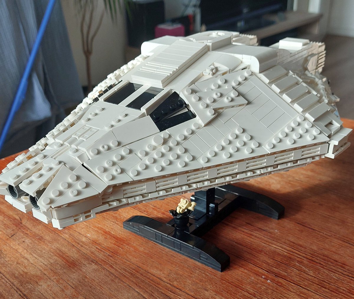 Die Fluchtkapsel ist bereit zum Leben retten. 
Es war recht entspanntes bauen nur die vorderen Aussenwände waren etwas... Nerven aufreibend.

#Bluebrixx #Klemmbausteine