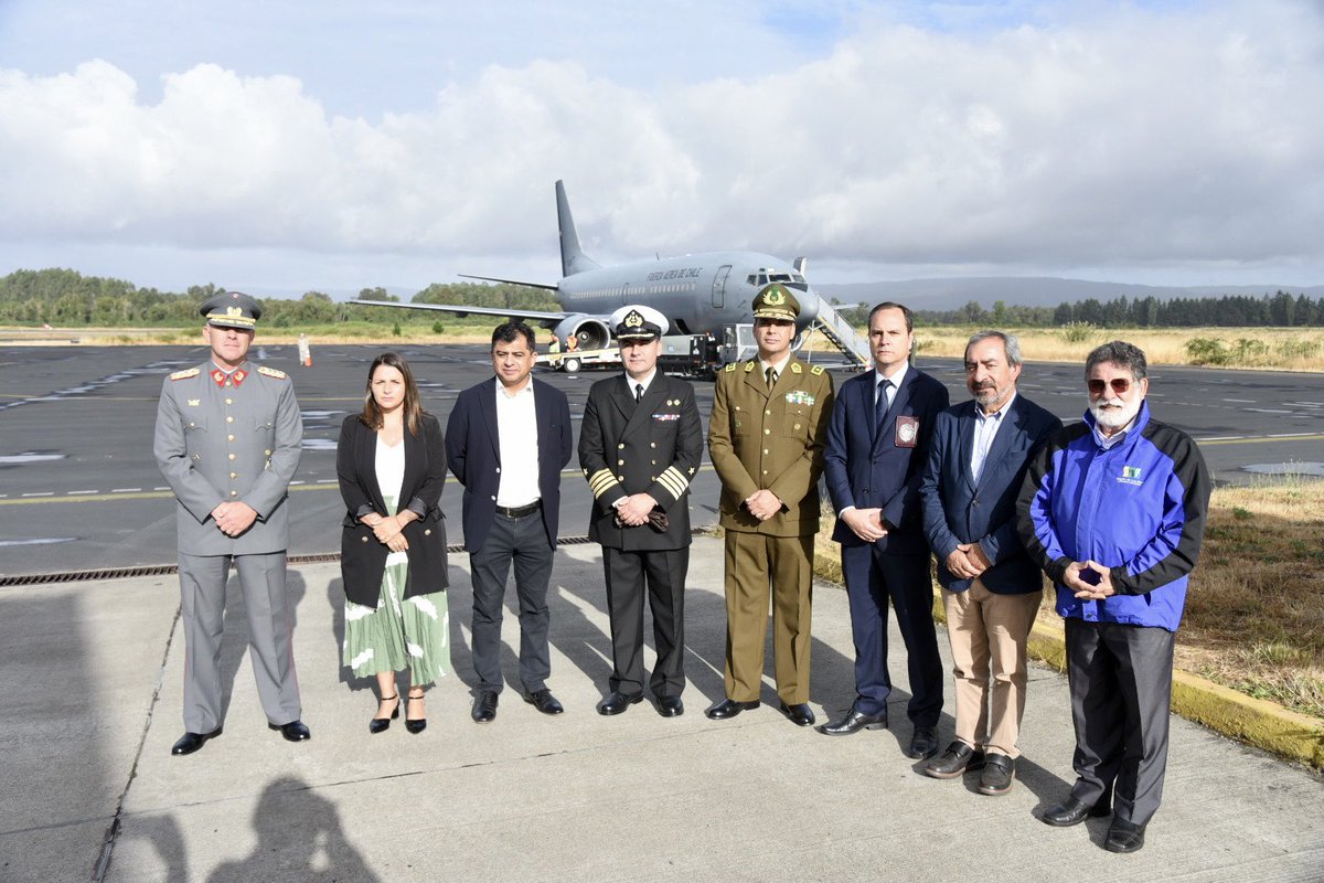 Delegado <a href="/jorgealvialp/">Jorge Alvial Pantoja, Phd</a>, <a href="/GOREdeLosRios/">Gobierno Regional de Los Ríos</a>, alcaldesa <a href="/Carla_Amtmann/">Carla Amtmann Fecci</a>, alcalde <a href="/Rolando_Mitre_G/">Rolando Mitre Gatica</a>, <a href="/CarabLosRios/">Carabineros Región de Los Ríos</a>, <a href="/PDI_LosRios/">PDI Los Ríos</a>, <a href="/IIIDIVMNA/">III DIVISIÓN DE MONTAÑA</a> y <a href="/maritgobvld/">Gobernación Marítima de Valdivia</a> concurren a aeródromo Pichoy, para despedir los restos del ex Presidente Sebastián Piñera (QEPD), que serán trasladados a Santiago.