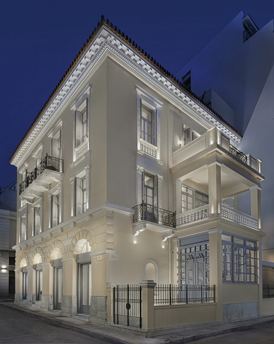 L3naRain's tweet photo. Η ομορφιά των αναπαλαιωμένων αρχοντικών #Ψυρρη 🖤 https://t.co/BvxFV99OEE