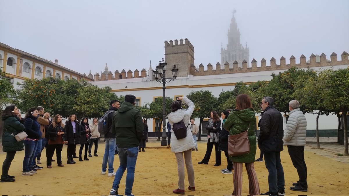 CEPdeSevilla591's tweet photo. Segunda sesión del curso CASAS, PALACIOS Y JARDINES: PATRIMONIO DOMÉSTICO SEVILLA PARA PROFESORADO DE EDUCACIÓN PERMANENTE Y ESCUELAS OFICIALES DE IDIOMAS con excelente participación. @cepse4 @CEPSevilla @FormacProfAnd @MbrMario @musoangel https://t.co/Iz52c6TmzT