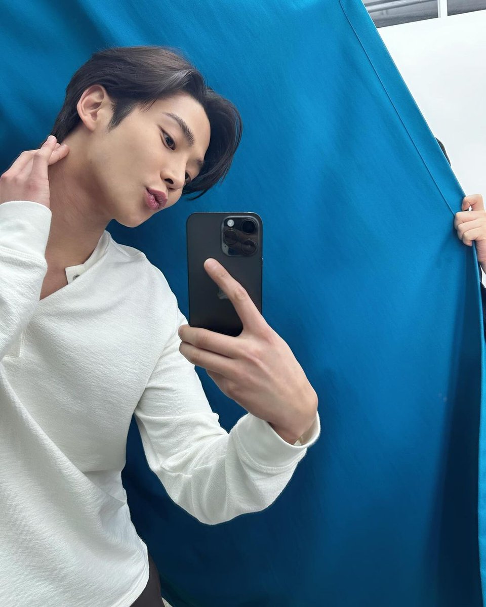 RowoonBrasil's tweet photo. O FIM DE UMA ERA! Através do Instagram, #Rowoon declara o fim do long hair com um novo corte de cabelo. https://t.co/sAbGKCZu7C