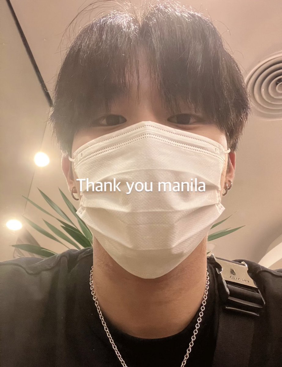 sojunghwanmamii's tweet photo. 🐺 “จองฮวานนี่ที่น่ารักของพวกเรา”
🐺 “ยินดีด้วยกับการเรียนจบนะ”

/วันสำคัญของน้องชายเค้าอะ คนที่ทำให้จองอูกลับจากมะนิลาได้ 555555555555 https://t.co/1NUntq4qLJ
