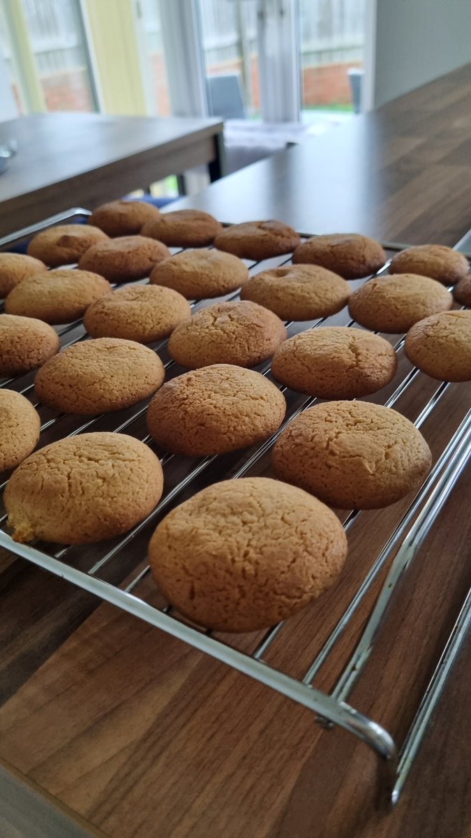 It's a ginger biscuit kinda morning! Happy Wednesday all! Plenty of sugar to keep me going today! 😊💜✨️
#5amwritersclub #writingcommunity #writerscommunity #baking #biscuits #foodwriting #writerslife