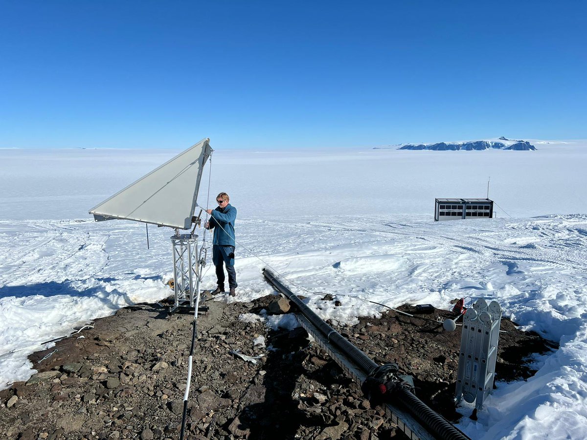 fgi_nls's tweet photo. 🛰️Työt Etelämantereella jatkuvat:
Antarktiksen isoimmat SAR-tutkasatelliittien heijastimet on nyt asennettu, painovoimamittaukset ovat loppusuoralla ja tutkijat ovat mitanneet jäänkorkeuden muutosta RTK-GPS:llä. #Finnarp #tutkimus #maanmittaus https://t.co/FDXwa0OIHK