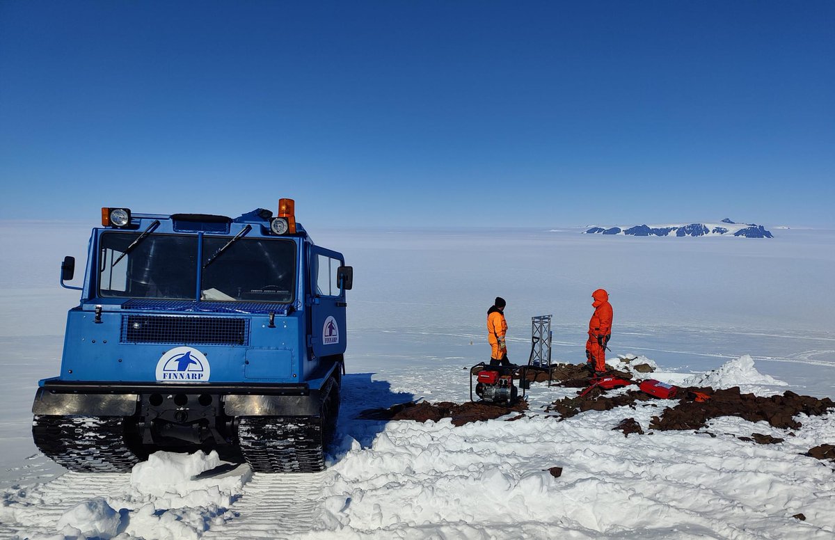 fgi_nls's tweet photo. 🛰️Työt Etelämantereella jatkuvat:
Antarktiksen isoimmat SAR-tutkasatelliittien heijastimet on nyt asennettu, painovoimamittaukset ovat loppusuoralla ja tutkijat ovat mitanneet jäänkorkeuden muutosta RTK-GPS:llä. #Finnarp #tutkimus #maanmittaus https://t.co/FDXwa0OIHK