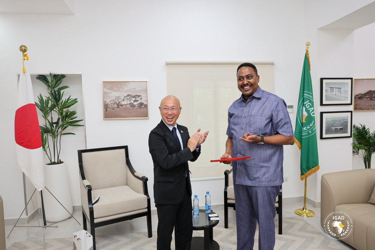 DrWorkneh's tweet photo. Delighted to receive credentials of Japan's Permanent Rep to #IGAD @amb_japon_dj. I appreciated Japan's commitment to peace and stability in our region Wishing him success in his tour of duty. #JapanCooperation https://t.co/Nh5aCtiCA4