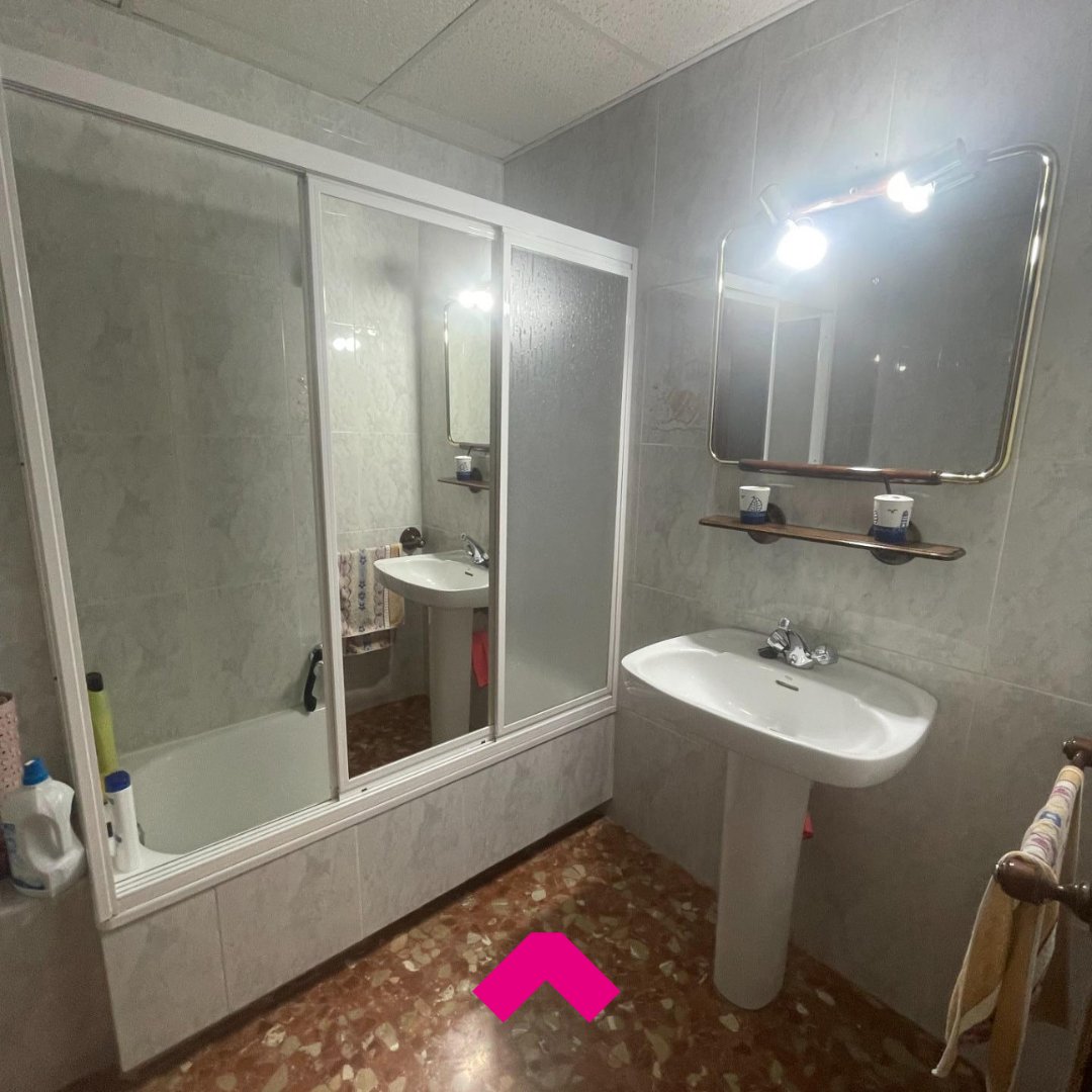 InmoBarin's tweet image. Fantástica casa adosada en Colonia de la Paz📍

📌 Nº de Referencia: 12-CM202
🛏 Habitaciones: 5
🚿 Baños: 2
⛏ Metros construidos: 202

🌐Toda la información en nuestra web:
inmobiliariabarin.com/inmueble-20651…